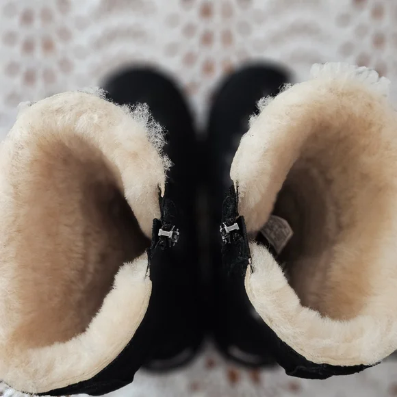 UGG Maddi II Black Shearling Lined Boots Size 4 - Picture 7 of 10